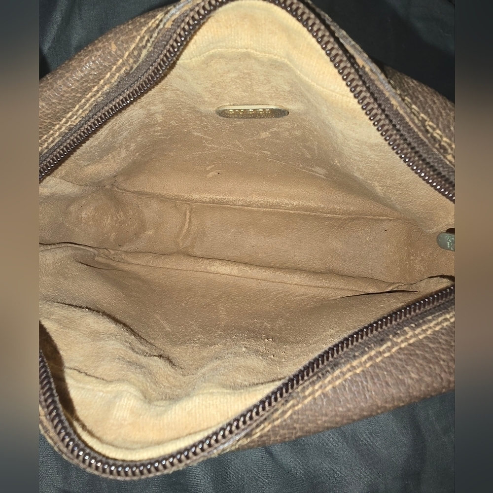 Vintage Gucci Plus Tan GG Crossbody Bag With Clean Interior - Picture 9 of 11